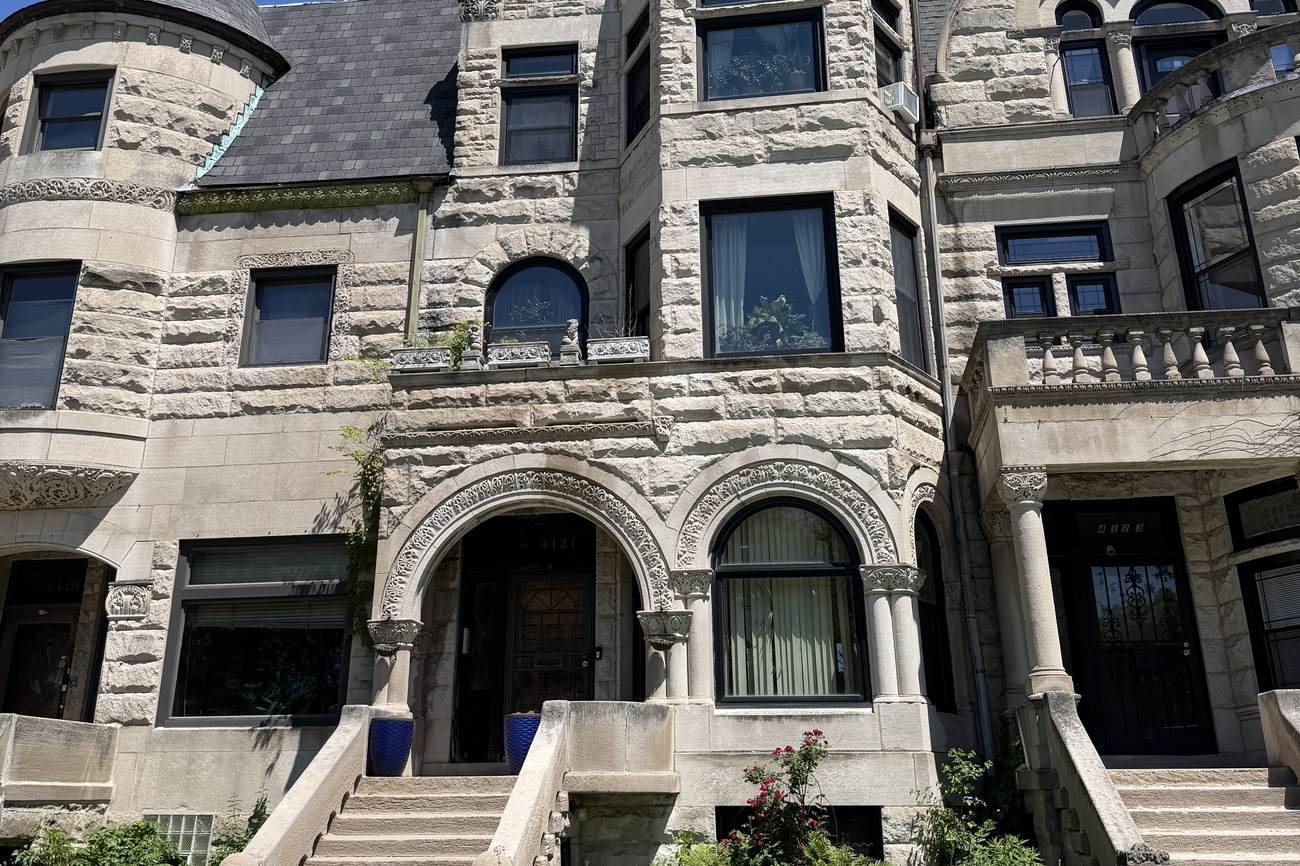 Grand limestone boulevard mansions in Chicago