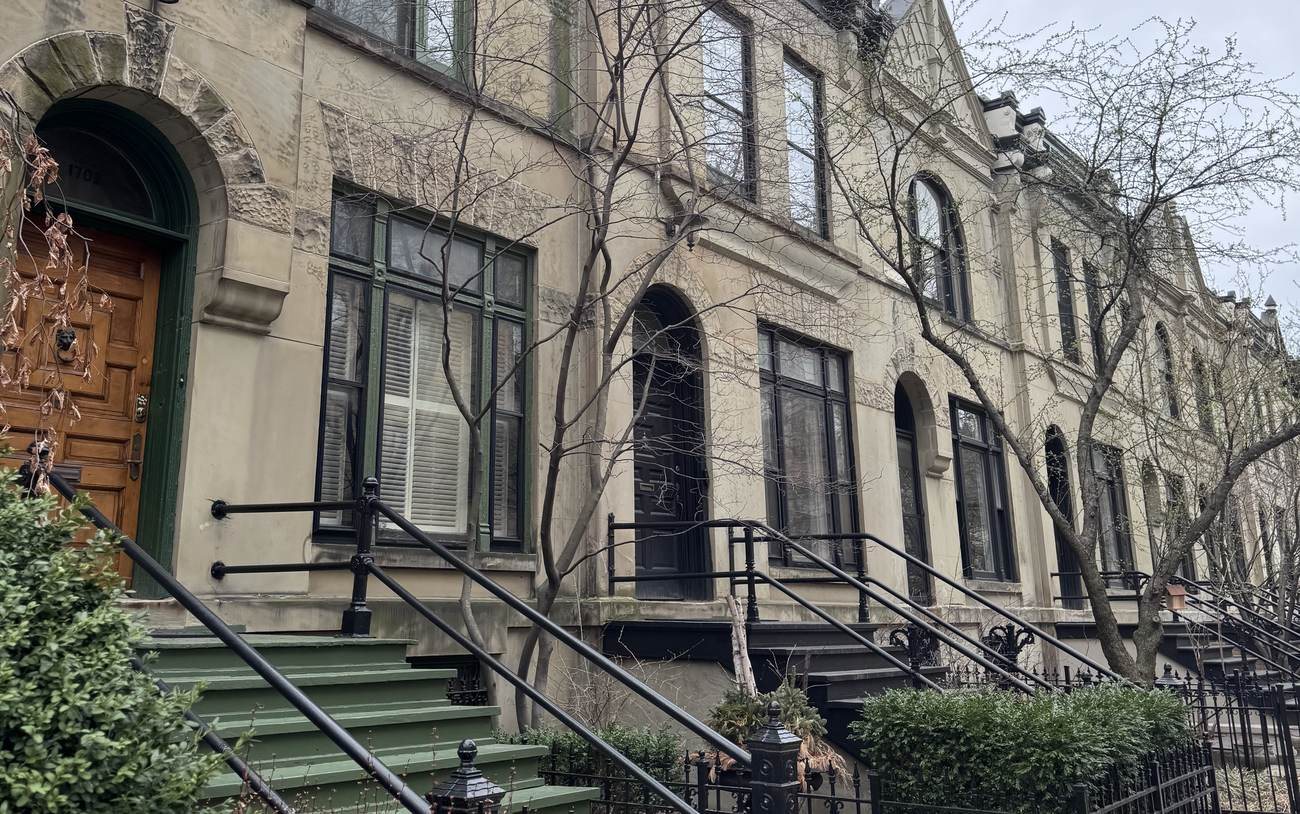 Historic row houses along a Chicago boulevard