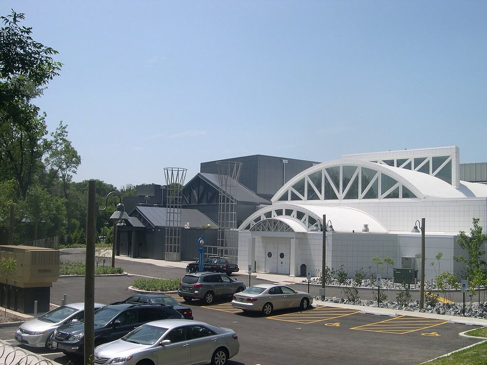 The two-toned facade of the Illinois Holocaust Museum in Skokie